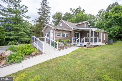 395 Green Springs Rd, Hanover, PA, 17331-8983 | Card Image