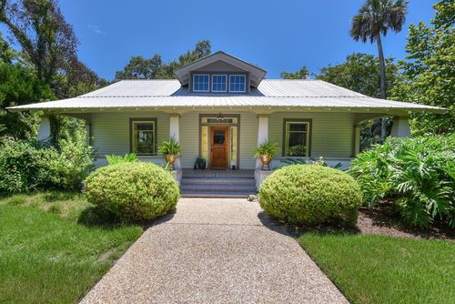 160 Avenue C, Apalachicola, FL, 32320-1960 | Card Image