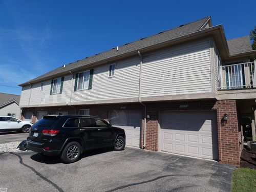 45537 Hidden View Ct, Utica, MI, 48315-5920 | Card Image