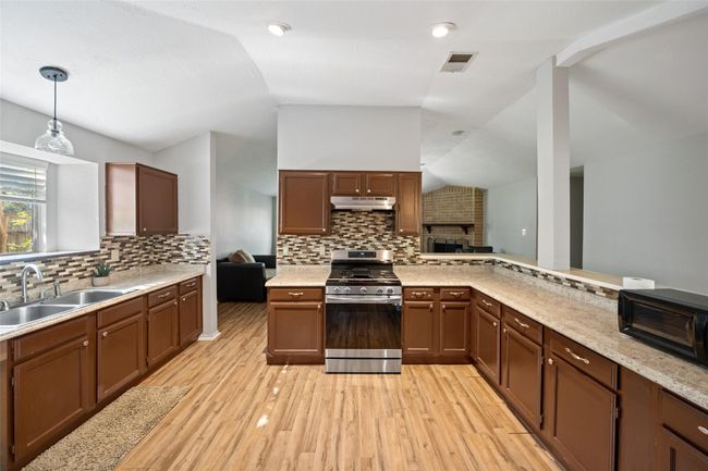 3326 Hartfield Ln, House other with 3 bedrooms, 2 bathrooms and 2 parking in Spring TX | Image 4