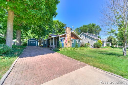 305 N Division St, Spring Lake, MI, 49456-1644 | Card Image