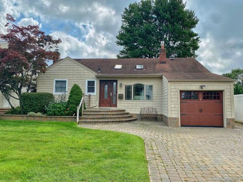19 Stewart St, Plainview, NY, 11803-5311 | Card Image