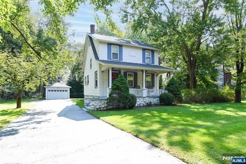 373 W Crescent Ave, Allendale, NJ, 07401-1527 | Card Image