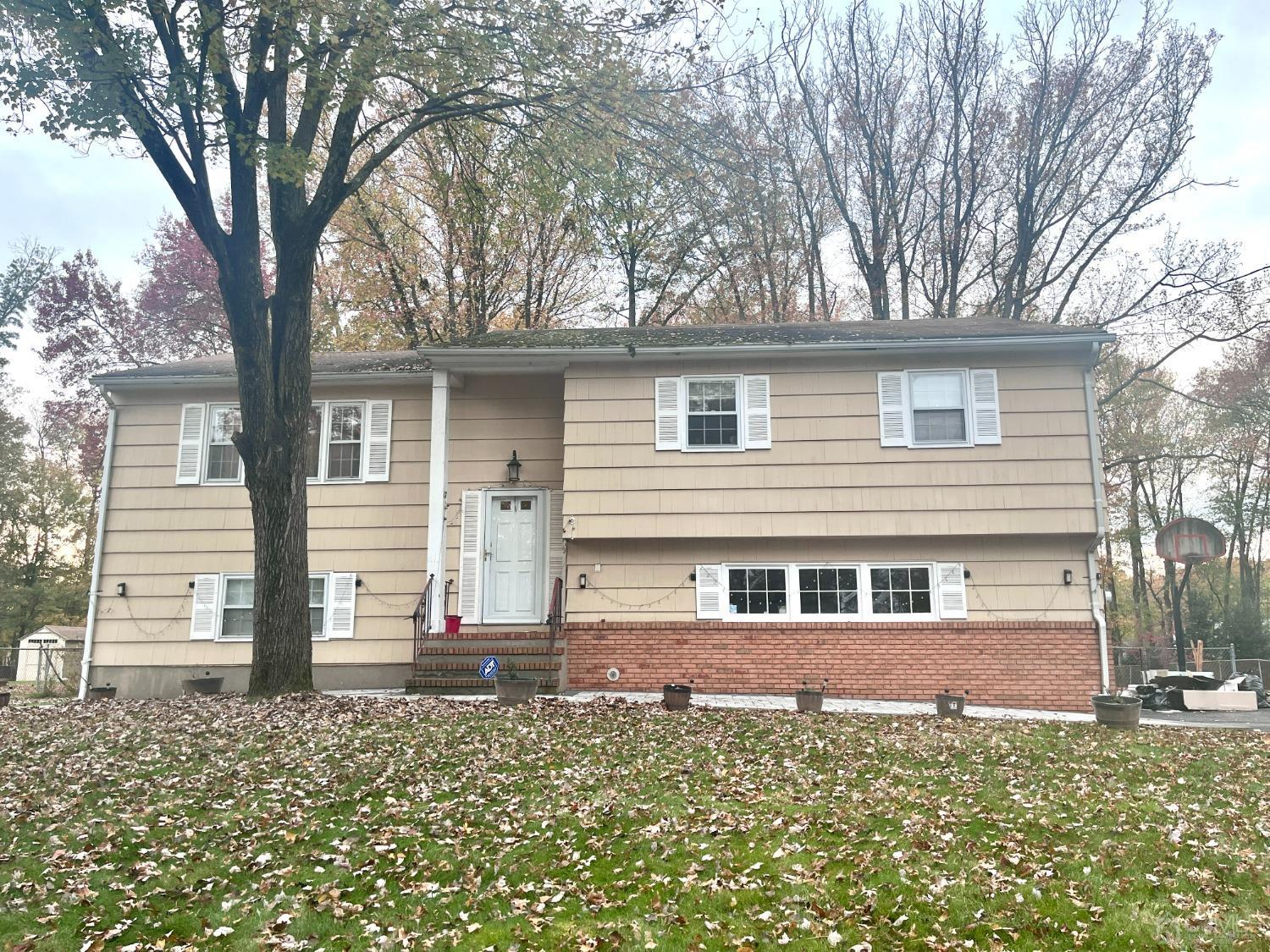 17 Hilltop Road, For Rent in Edison Zoocasa