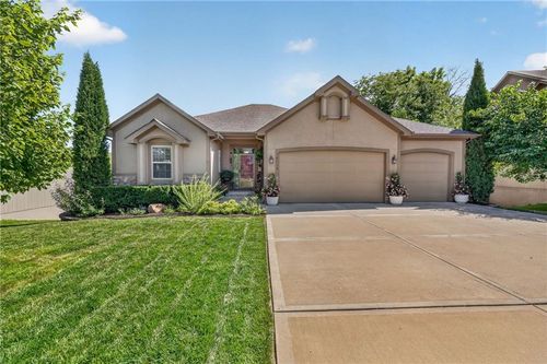 10115 Miller Ln, Kansas City, KS, 66109-8605 | Card Image