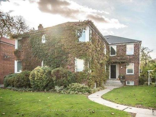 2-5 Warwick Avenue, York, ON, M6C1T5 | Card Image