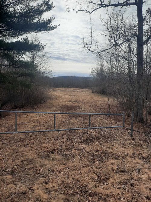 33 Locke Rd, Concord, NH, 03301-5417 | Card Image