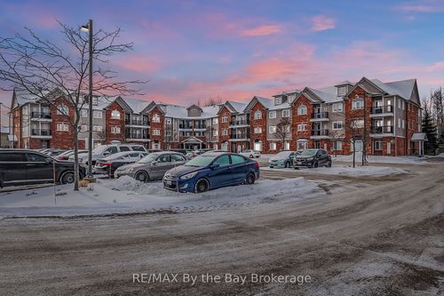 211-16 Westbury Rd, Wasaga Beach, ON, L9Z0B8 | Card Image