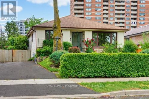 41 Strathavon Drive, Toronto (Mount Olive-Silverstone-Jamestown), ON, M9V2H4 | Card Image