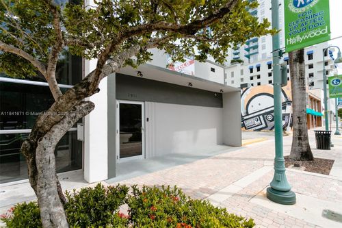 5-1911 Harrison St, HOLLYWOOD, FL, 33020-5017 | Card Image
