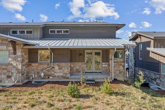 363 E Overlook Loop, Condo with 3 bedrooms, 4 bathrooms and null parking in Hideout UT | Image 36