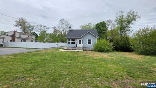 397 Newark Pompton Turnpike, Pequannock Township, NJ, 07444 | Card Image