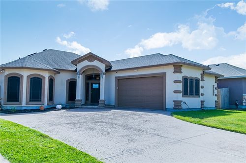 8218 Merlin Pl, Corpus Christi, TX, 78414-6040 | Card Image