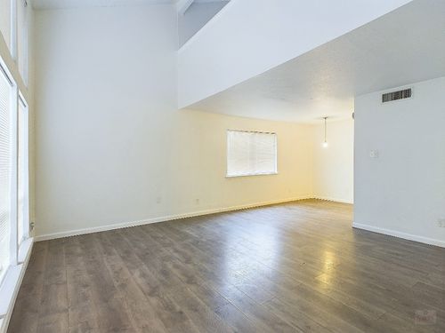 apt-140-2124 Burton Dr, Austin, TX, 78741-4156 | Card Image