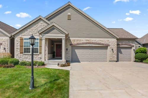 17911437 Blackstone Cir, Germantown, WI, 53022-5655 | Card Image