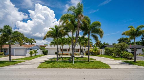 428 Alemeda Dr, Palm Springs, FL, 33461-1504 | Card Image
