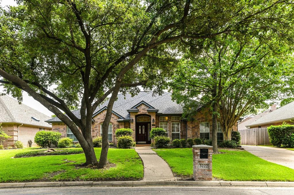 Kenilworth Dr, Arlington, TX 76001