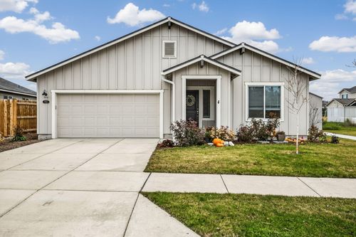 1055 Nw Varnish Ln, Redmond, OR, 97756-2182 | Card Image