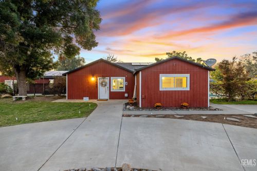 10448 9 1/2 Ave, Hanford, CA, 93230-5215 | Card Image