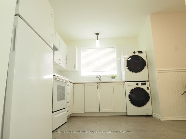 1302 Brackenwood Cres, House attached with 4 bedrooms, 2 bathrooms and 1 parking in Kingston ON | Image 12