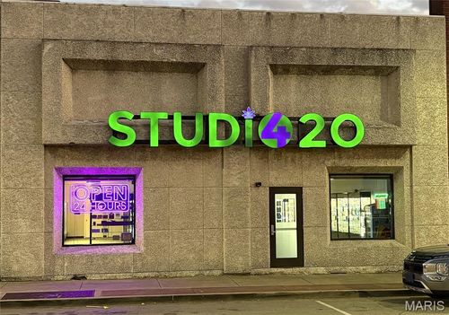 104 W Main St, Collinsville, IL, 62234-3015 | Card Image