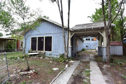 111 W Powhatan Ave, Tampa, FL, 33604-6936 | Card Image