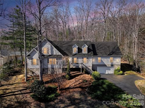122 Loggers Run, Hendersonville, NC, 28739-7333 | Card Image