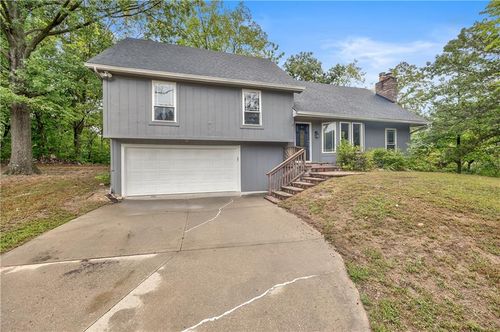 5409 Nw Foxhill Rd, Parkville, MO, 64152-3425 | Card Image