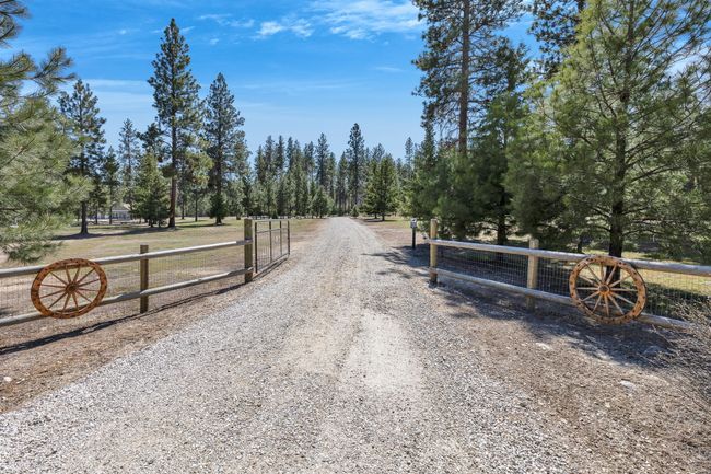 887 Bear Creek Trl, House other with 3 bedrooms, 2 bathrooms and null parking in Victor MT | Image 56