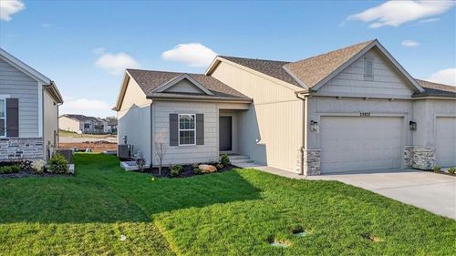 25037 W 94th Ter, Lenexa, KS, 66227-7388 | Card Image