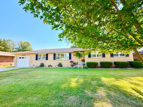 411 Sunset Dr, Centralia, IL, 62801-6017 | Card Image