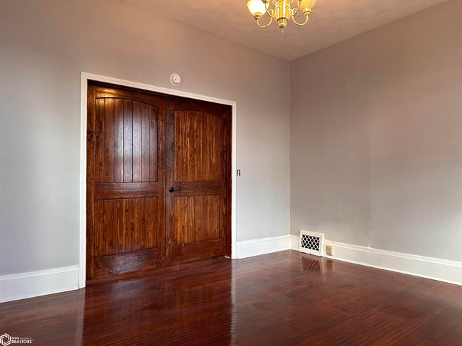 211 S Garfield Ave, Home with 3 bedrooms, 2 bathrooms and 2 parking in Burlington IA | Image 6