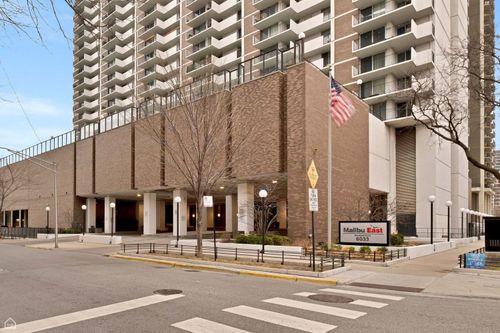 7l-6033 N Sheridan Rd, Chicago, IL, 60660-3038 | Card Image