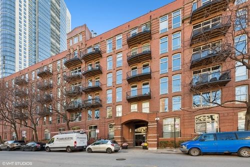 520-550 N Kingsbury St, Chicago, IL, 60654-5763 | Card Image