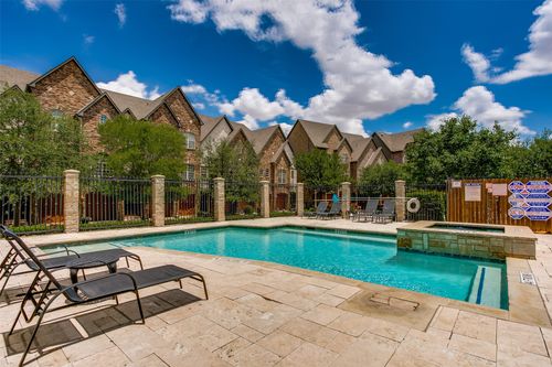 563 Rockingham Dr, Irving, TX, 75063-8063 | Card Image