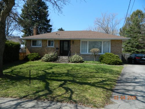 3261 Prior Cres, Niagara Falls, ON, L2J3B2 | Card Image