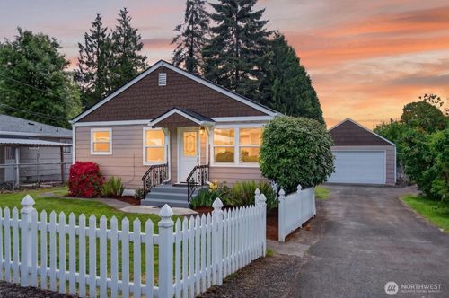 3 Pacific Pl, Longview, WA, 98632-5301 | Card Image