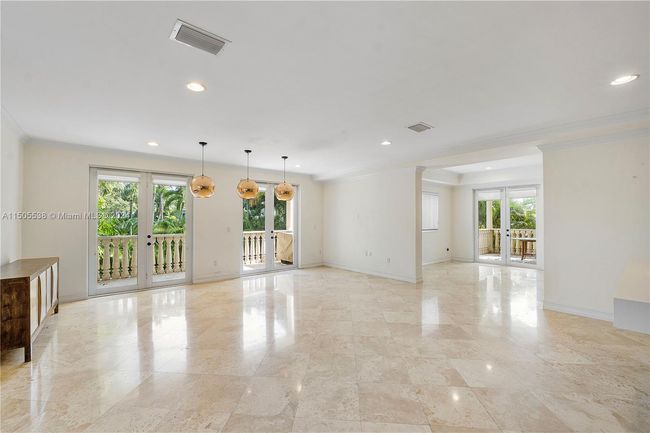 3545 E Fairview St, House other with 5 bedrooms, 6 bathrooms and null parking in Miami FL | Image 13