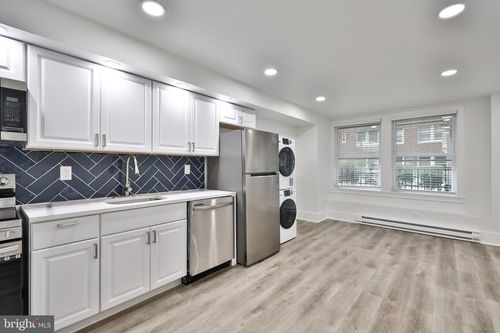 1b-721-4247 Locust St, PHILADELPHIA, PA, 19104-5252 | Card Image