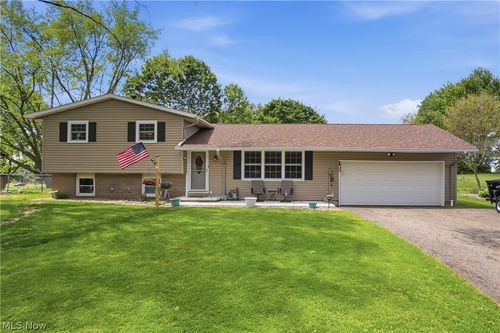 12097 Lisa St Nw, Hartville, OH, 44632-9670 | Card Image
