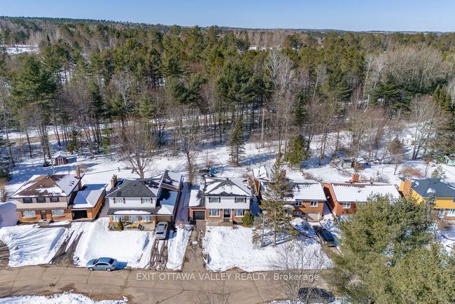 8 Sumac Crt, House other with 4 bedrooms, 2 bathrooms and 3 parking in Deep River ON | Image 37