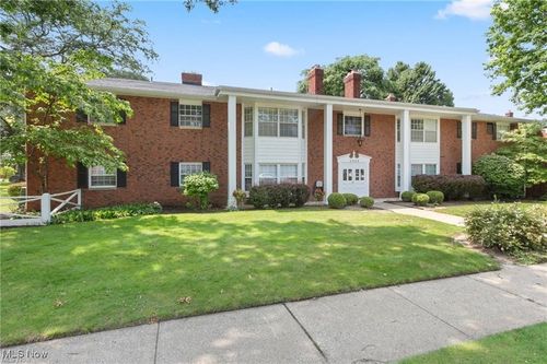 apt-110b-2888 Pease Dr, Rocky River, OH, 44116-3267 | Card Image