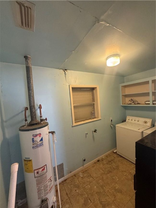 303 E Soyars Ave, House other with 3 bedrooms, 2 bathrooms and 4 parking in Orange Grove TX | Image 10
