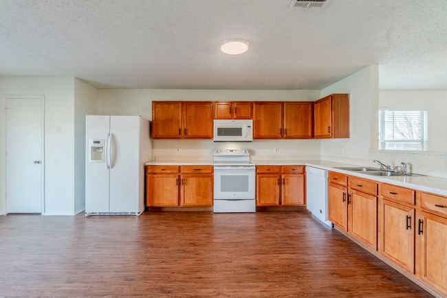 921 Rock Dove Cir, House other with 3 bedrooms, 3 bathrooms and null parking in Saginaw TX | Image 4
