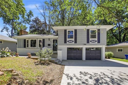 7915 Evanston Ave, Raytown, MO, 64138-1950 | Card Image