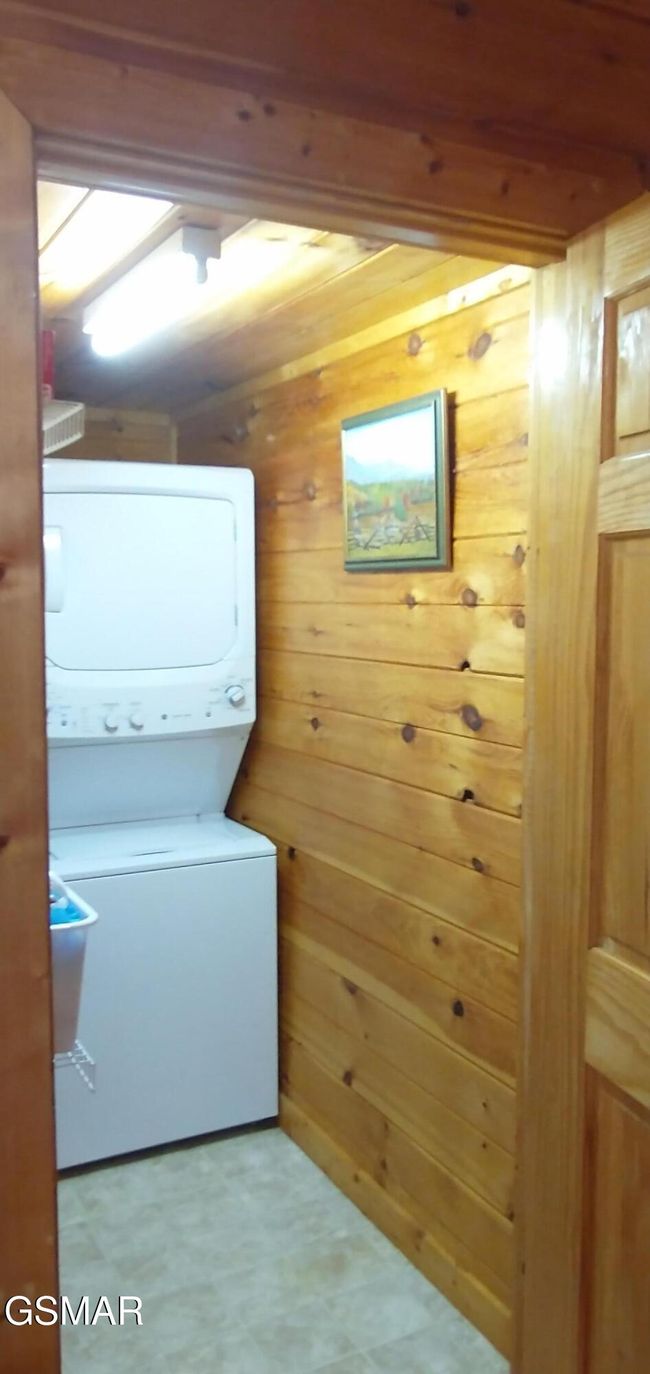 Cabin 2 Laundry Room | Image 25