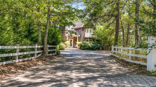 9 Rosebud Ln, East Quogue, NY, 11942-3628 | Card Image