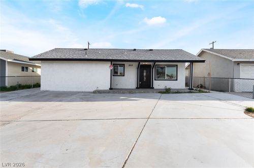 3215 Dillon Ave, North Las Vegas, NV, 89030-6668 | Card Image