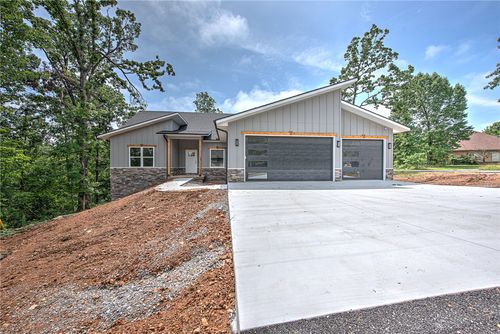 2 Grier Ln, Bella Vista, AR, 72715-4939 | Card Image