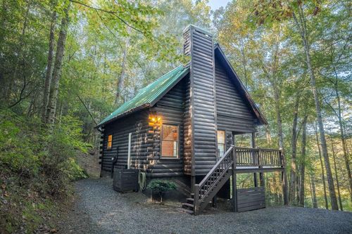 226 Pinetree Drive, Blue Ridge, GA, 30513 | Card Image